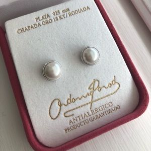 Pearl earrings